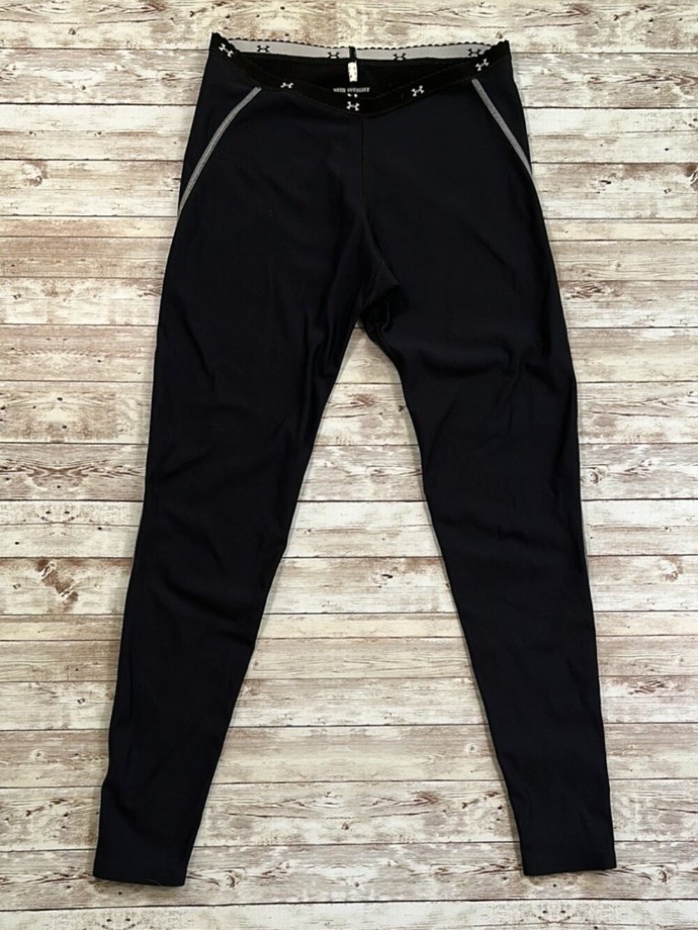 Under Armour Women's Mid Weight Layer Leggings sz Small Black Reflective Outdoor